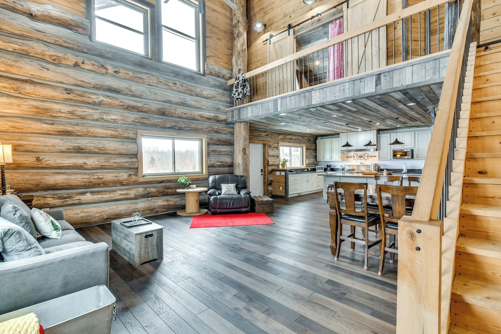 Perfect for Families: Custom-built Harrison Cabin!