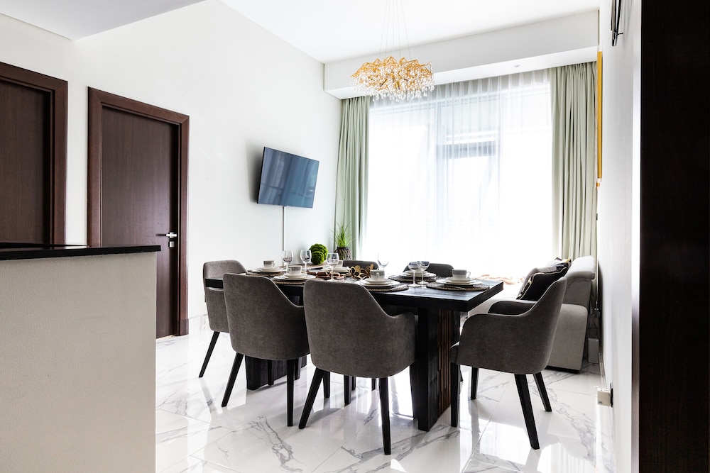 GLOBALSTAY. J One Tower Apartments