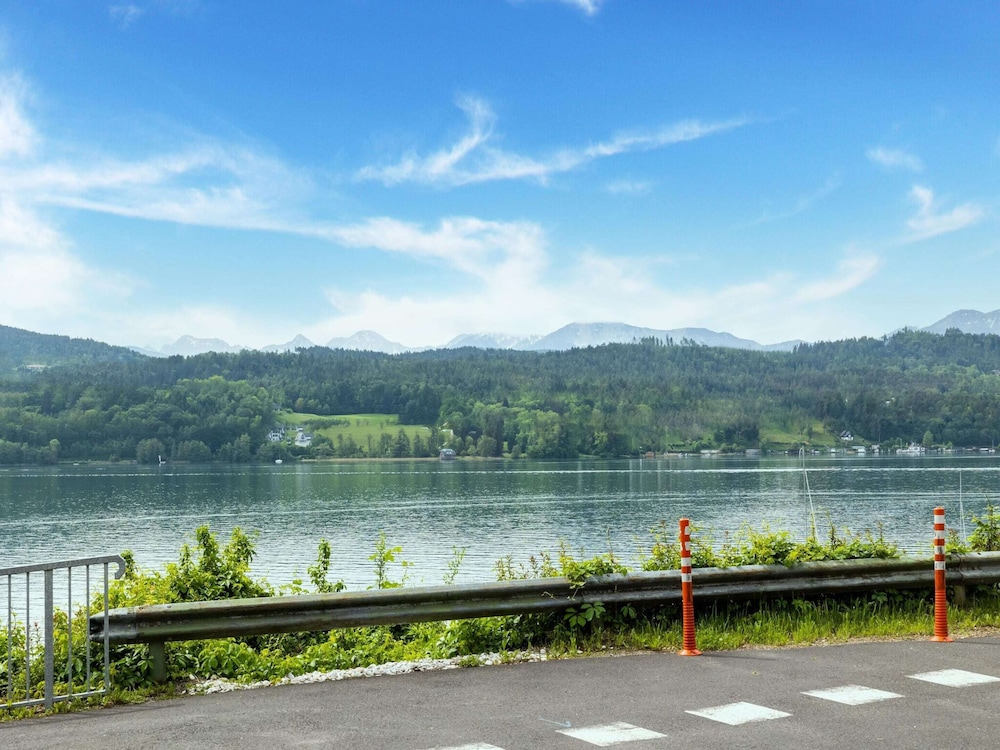 Apartment in Carinthia on Lake Woerthersee view 3