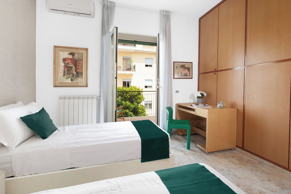 New Family 3 Bedrooms House In Sorrento