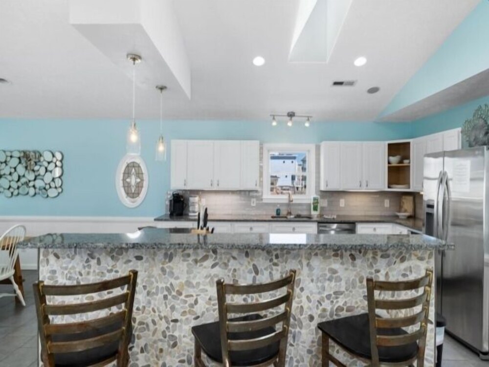 Just For The Shell Of It 5 Bedroom Home by RedAwning view 2