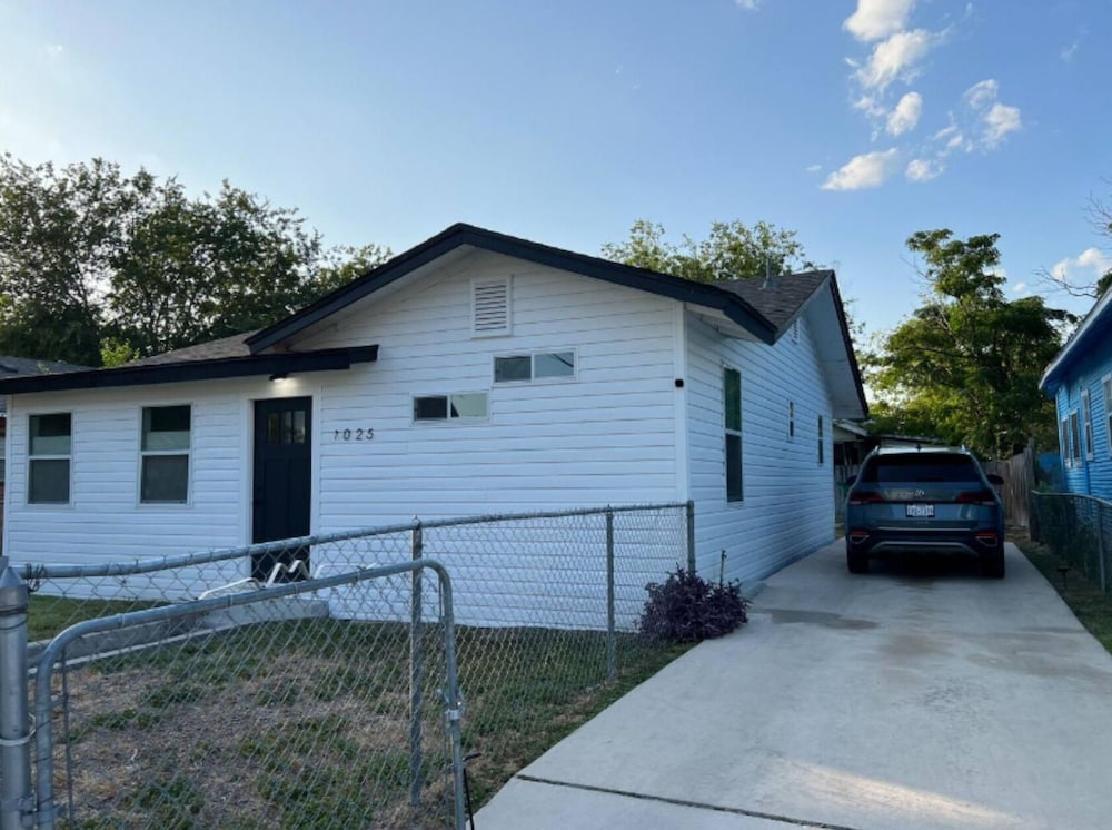 Serene 2BR 1BA Residence in Peaceful San Antonio view 4