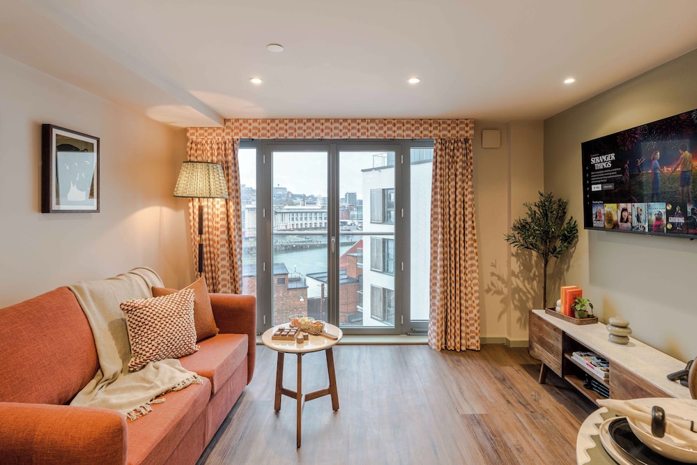 Waterside Living I Luxe Apartments