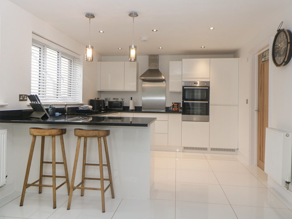 2 White Rock Court