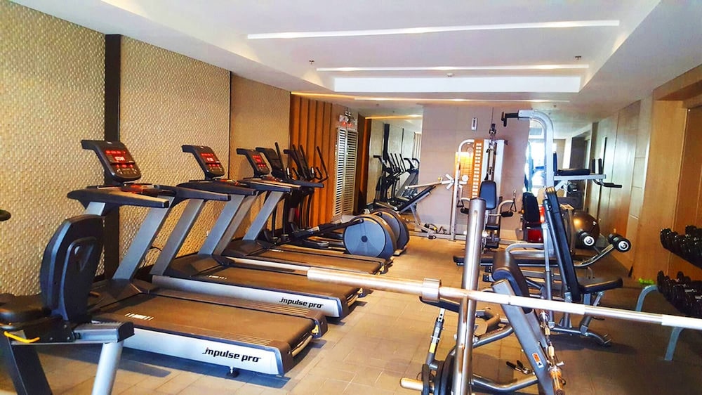 Urban Retreat at Shell Residences With Netflix 300mbps Wifi