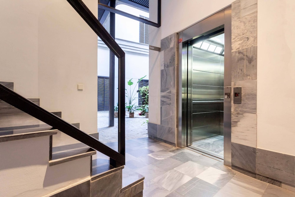 Modern Apartment in Seville. Corral del Rey II