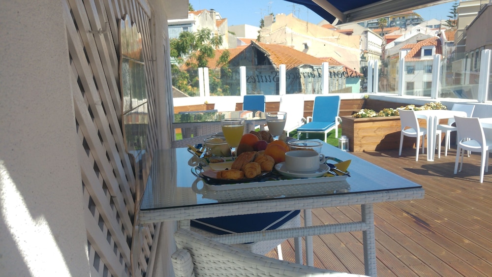 Lisbon Terrace Suites Apartment for Large Groups with Amazing Terrace
