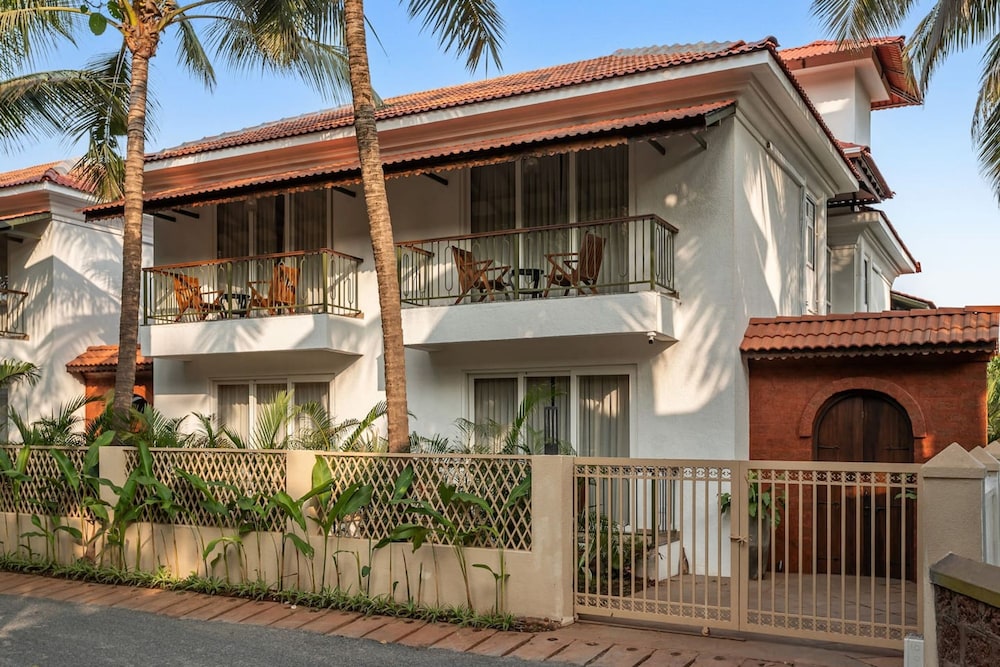 Field View Villa With Pool Perfect for Big Groups