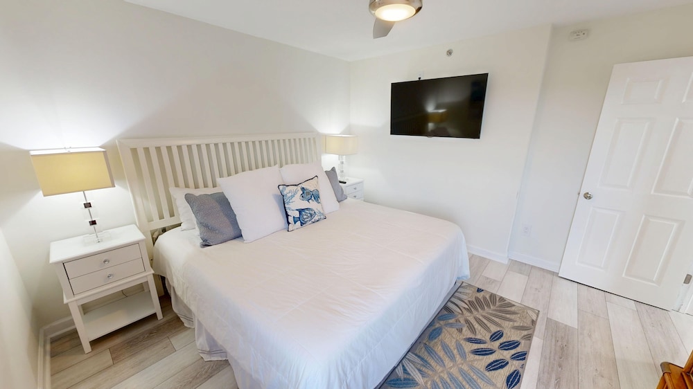 Destin Towers 113 2 Bedroom Condo