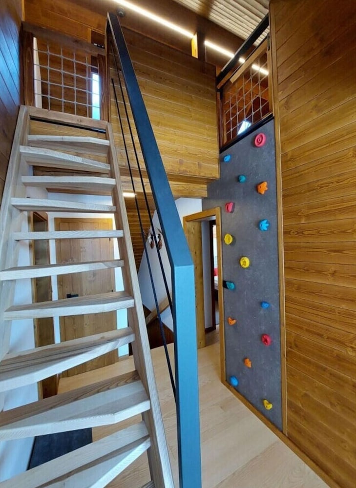 Spacious Villa With Good Ambience