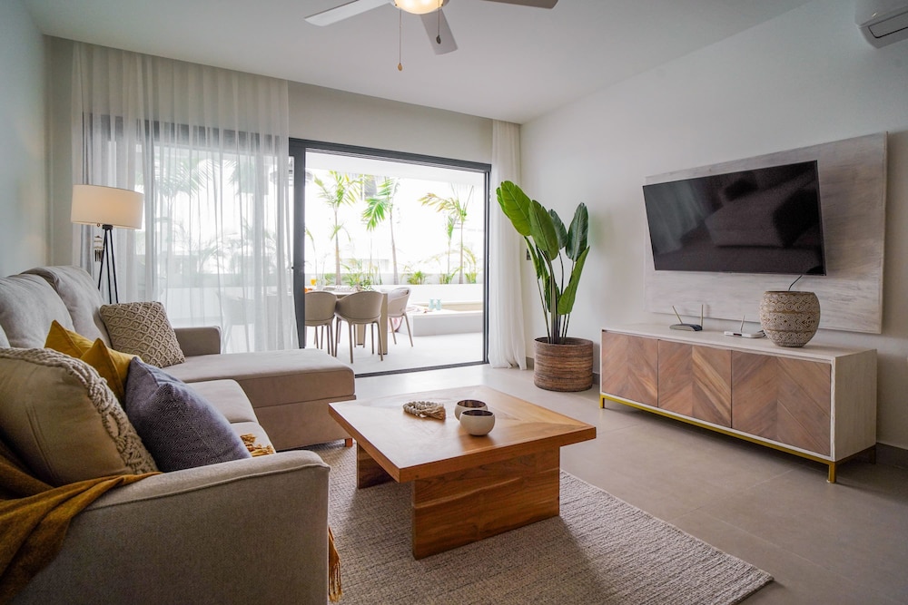 Luxury 3 Bedroom Apartment at the Beach