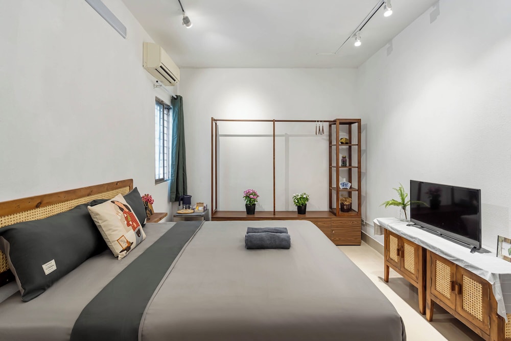 New HoLo Le Thanh Ton SaiGon