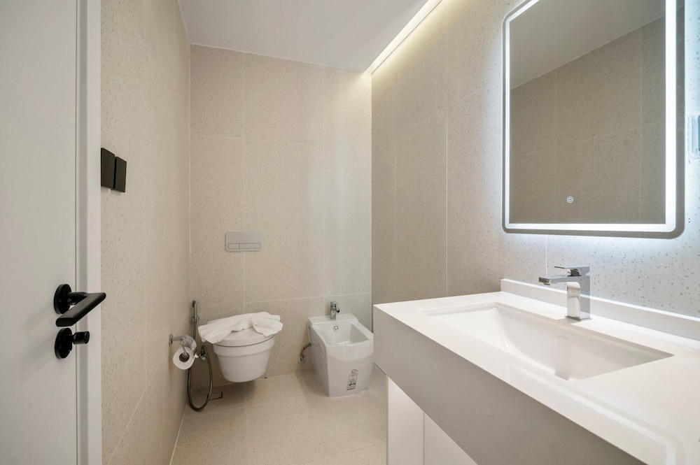 Premier Kora 3-bedroom Apartment E333 Beachfront