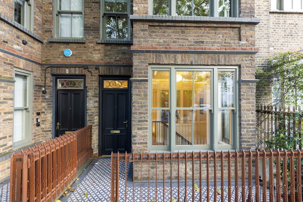 Elegant 5bdrm Townhouse in Camden