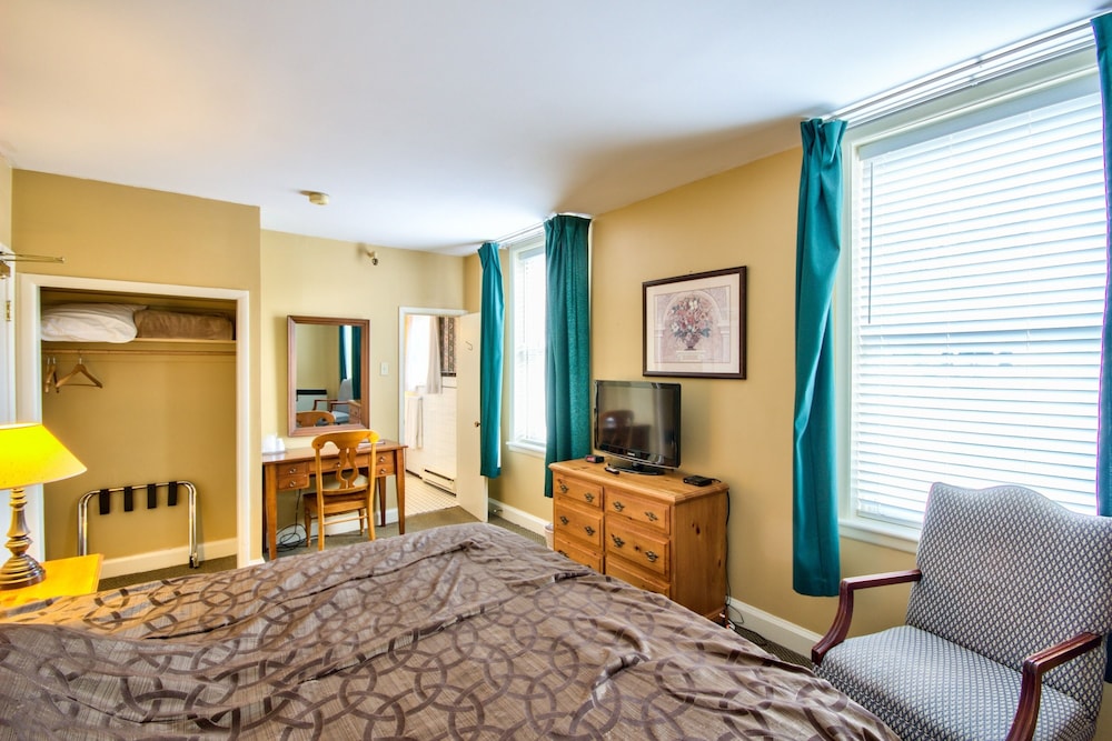 The Queen’s Cue, Stratford, A Tribute Portfolio Hotel