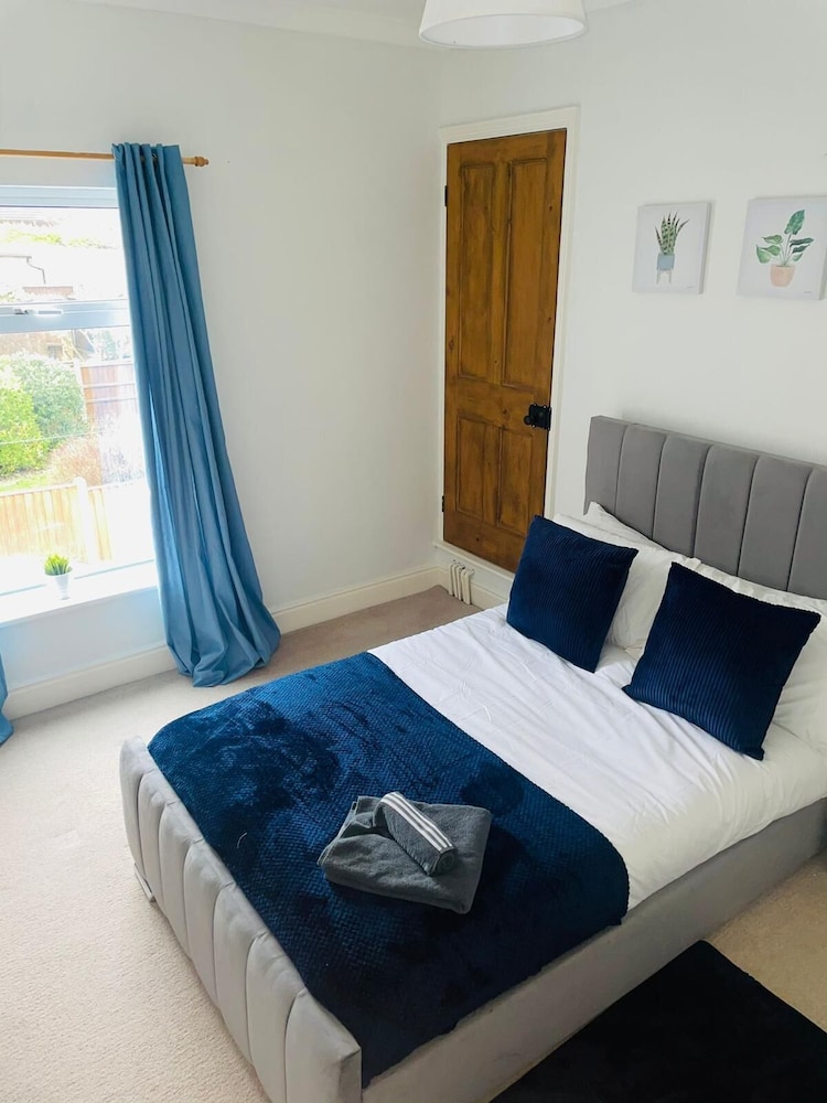 Selston House, Beautiful Cottage Home for 5 Guests, Cul-de-sac on Private Road view 3