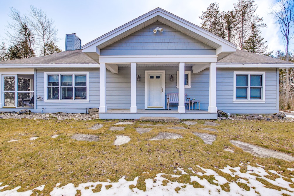 Lakefront Sturgeon Bay Retreat w/ Private Beach!