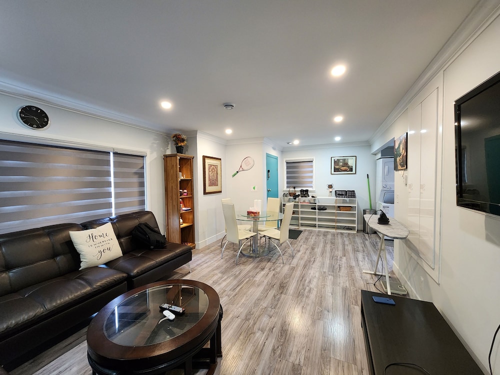 Surrey Vacations - Sarla Villa Surrey - Property Image 12