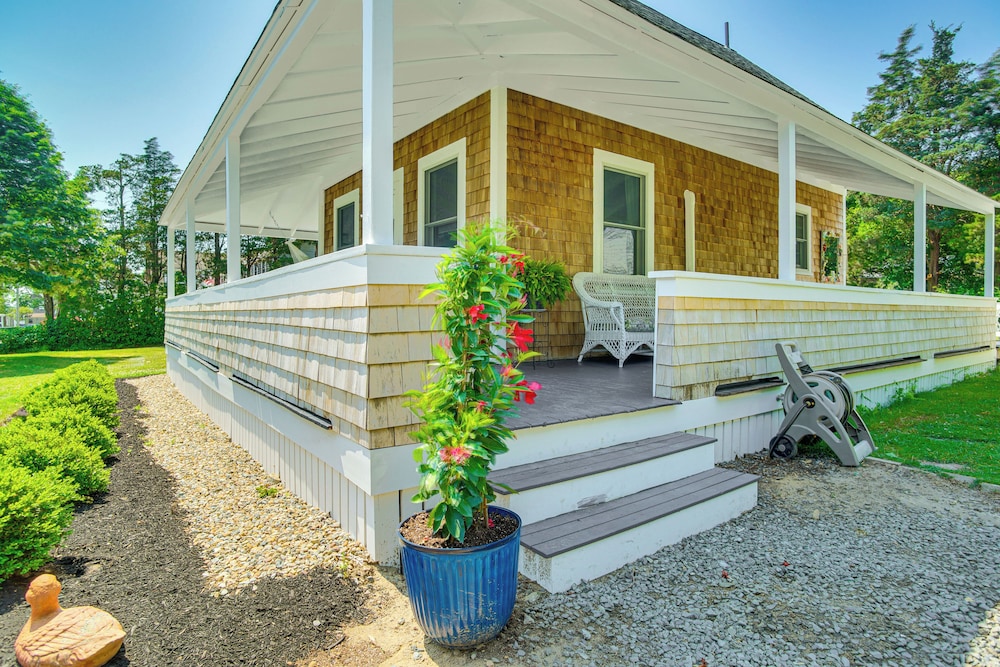 Pocasset Home w/ Kayaks & Bikes: Walk to 2 Beaches