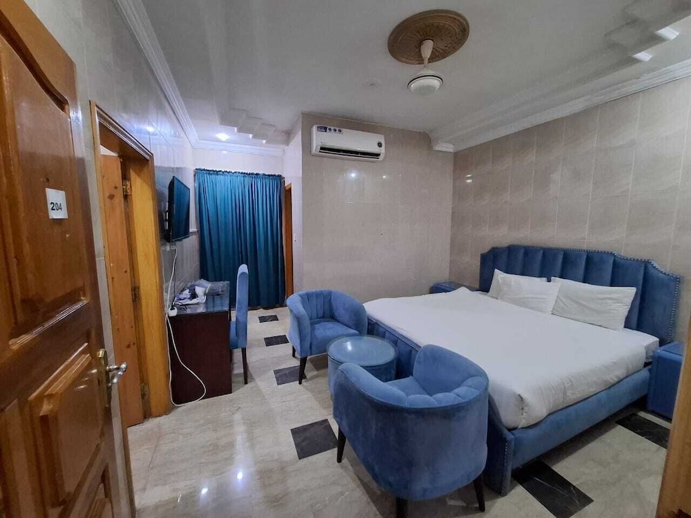 Royal Luxus Executive Guest House