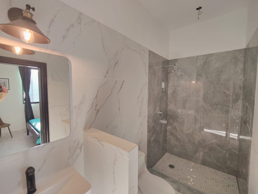 Beautiful 3bed 2bath new Home With Pool in Town
