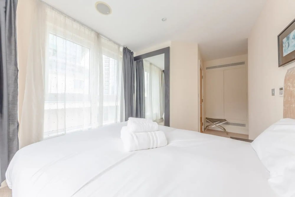 Gorgeous 3 Bedroom Flat in Vauxhall With City Views