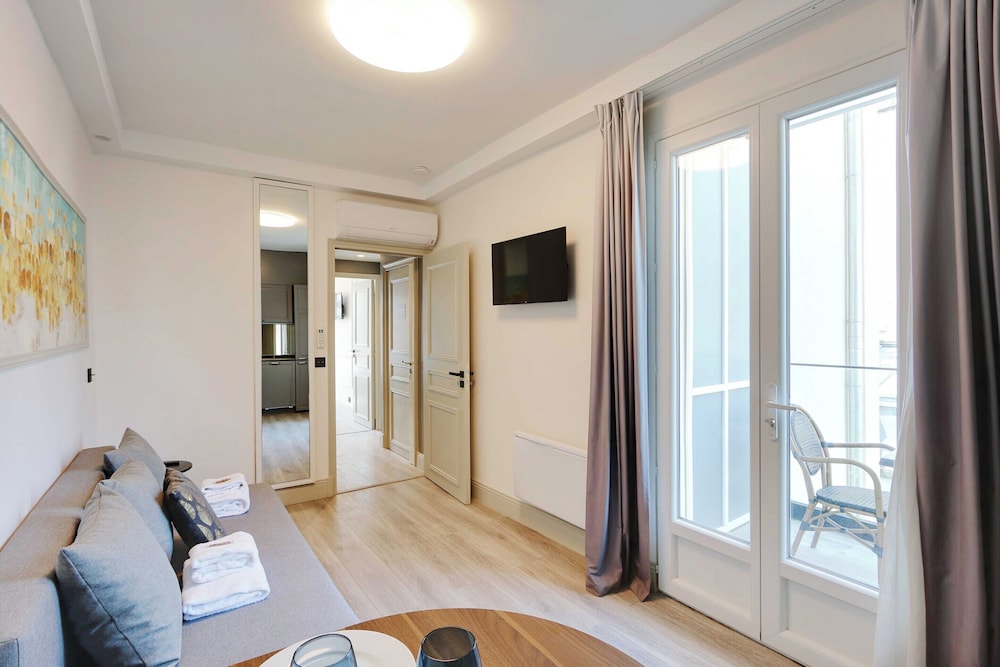 Chic Apartment - 2br/6p - Roquette