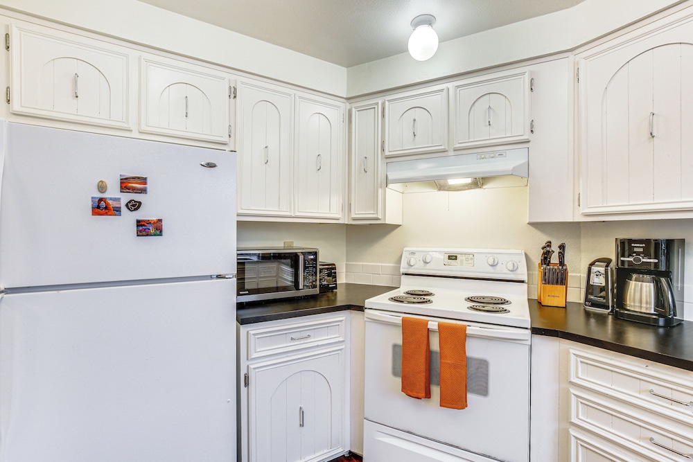 2 Mi to University of Oregon: Pet-friendly Abode