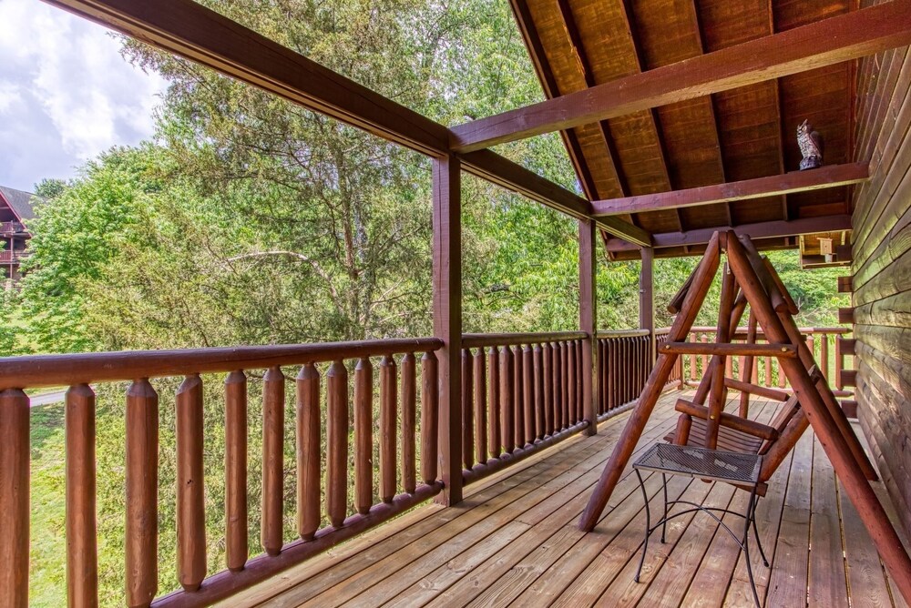 Little Slice Of Heaven -1br 1ba Close To Town And Resort Amenities 1 Bedroom Cabin by RedAwning view 5