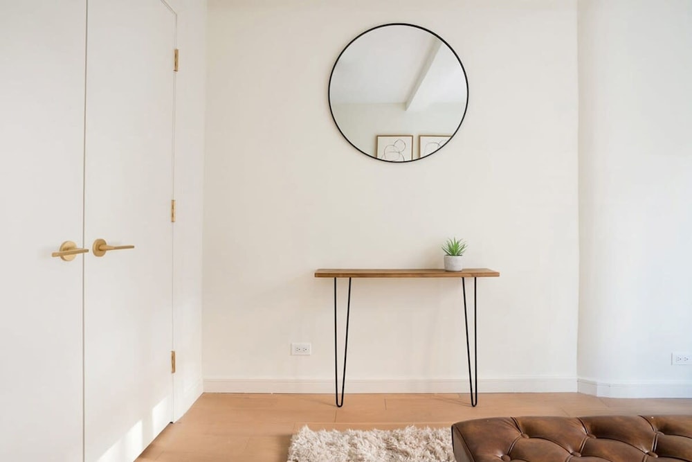 52-3de Newly Renovated 2BR BTH Midtown East
