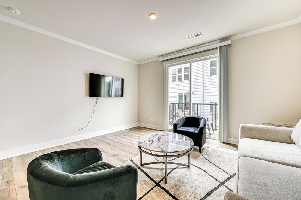 2 Mi to Dtwn Charlotte: Unit w/ Rooftop Deck!
