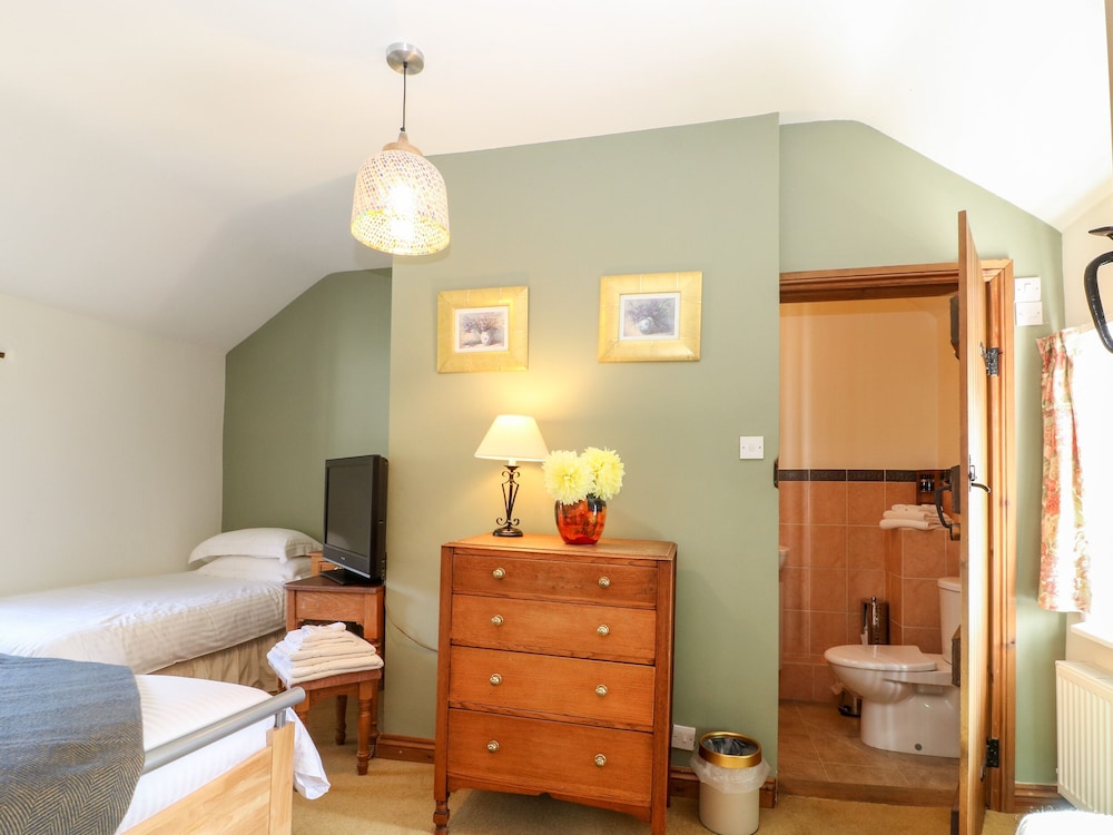 Elmhurst Cottage view 2