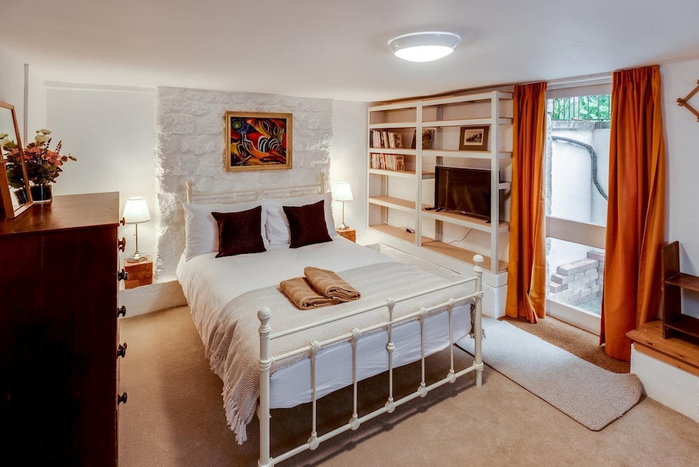Oxford Vacations - The Summertown Studio 1 Bedroom Kitchenette - Property Image 21