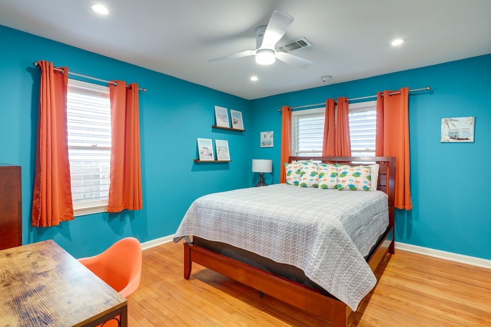 Near Beach & Attractions: Home in Galveston!