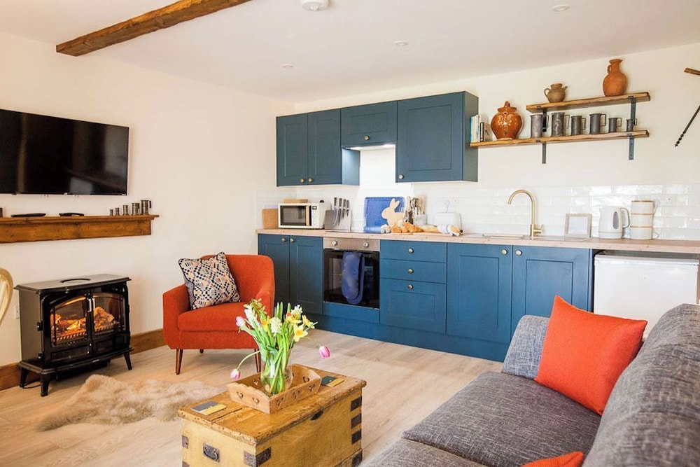 Hayne Barn Estate - Private Estate : 6 Eco Lodges - 1 Studio