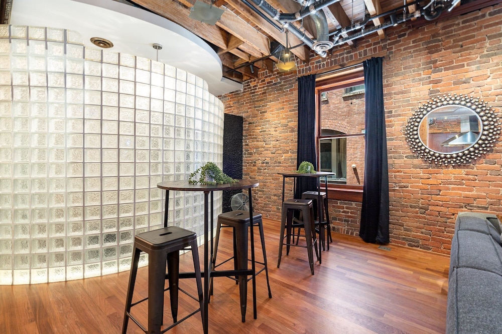 Jamloft - Printers Alley - Walk to Broadway