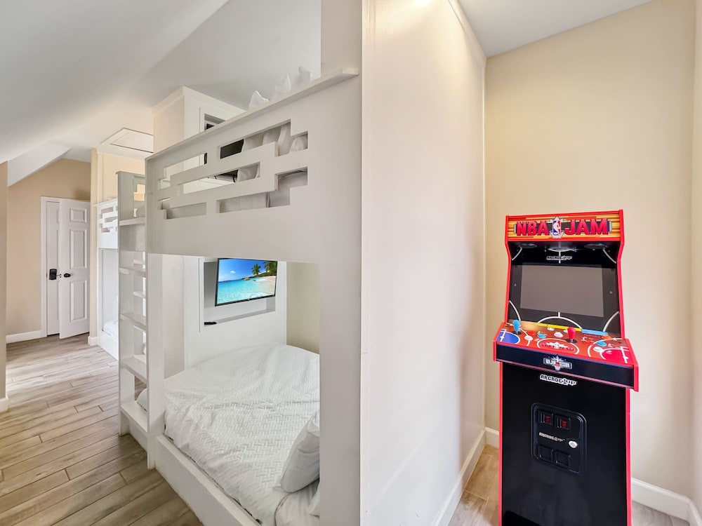 Pass Time - Beachfront for 24