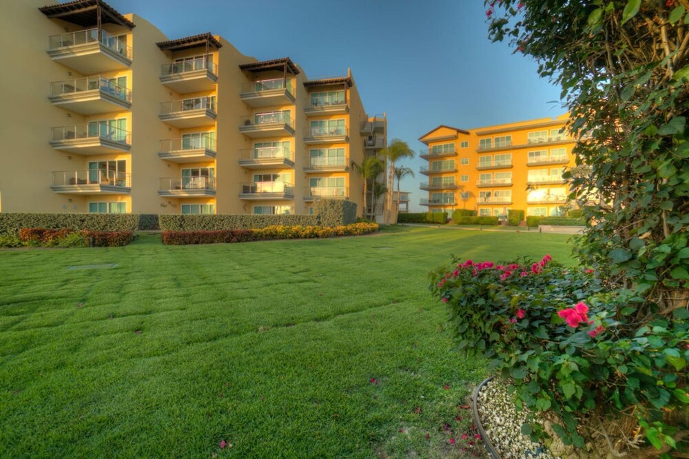 2BR 3BA Condo on Eagle Beach w Amazing Amenities