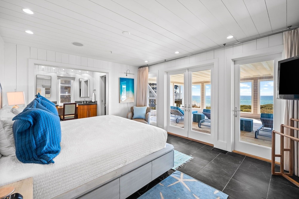 Beach Front Seaside Home Outside The Box 4br/4.5bth 4 Bedroom Home by RedAwning view 3