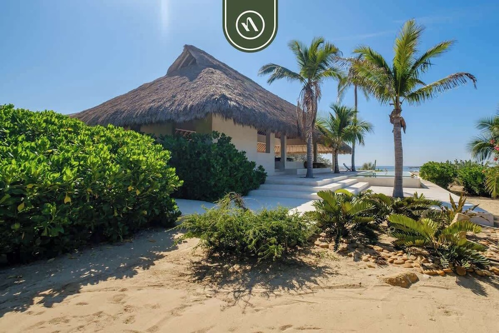 Stunning Two-bedroom Ocean View House - Mazul