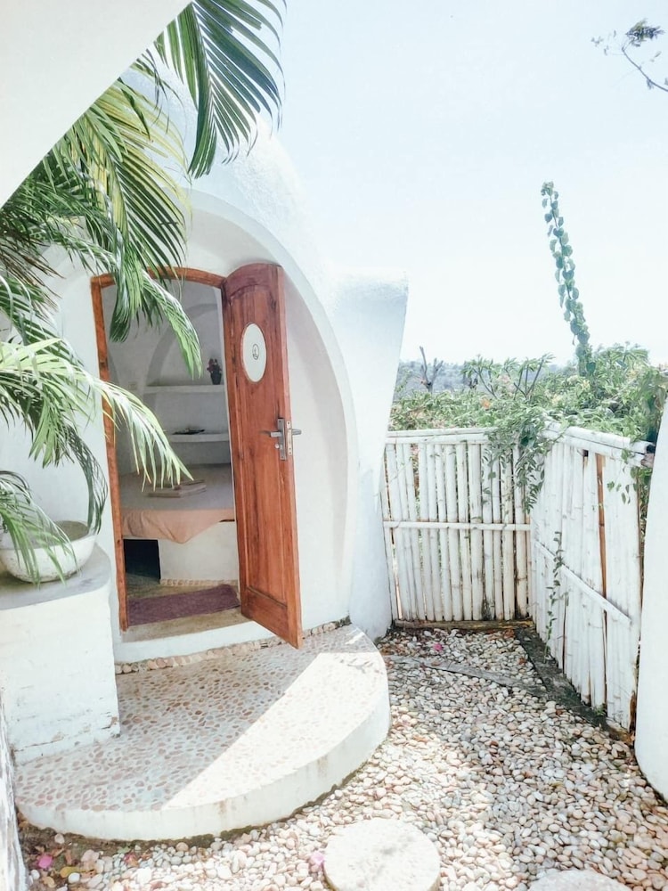 Mentigibay Dome Villa Lombok