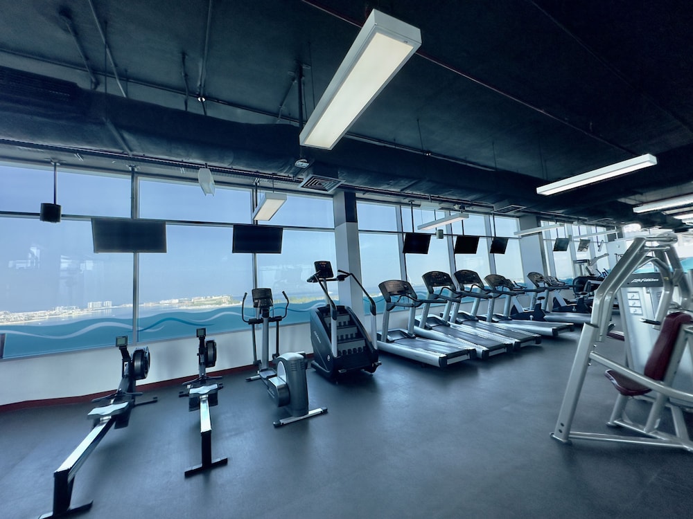 Urban 1BR Palm Apt w Beach Access