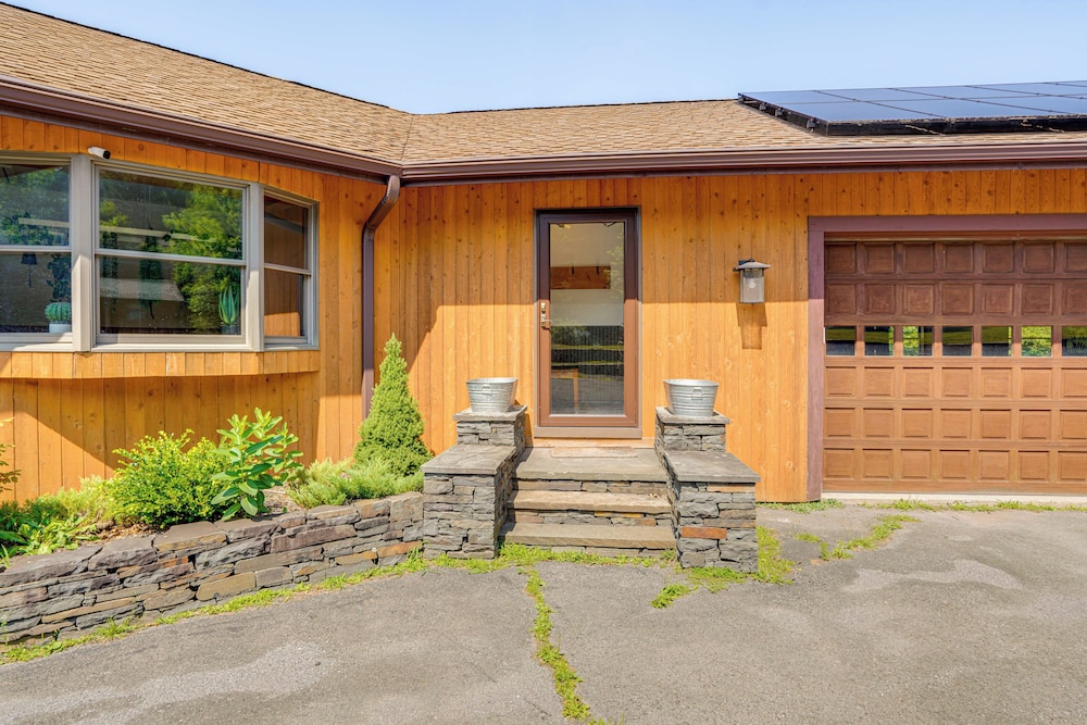 3 Mi Windham Mtn Club: Family Home w/ Yard