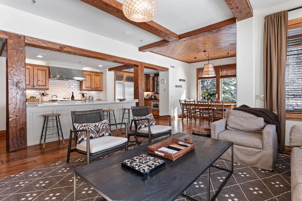 Grand Lodge - Four Bedroom #306 - Ski-in/ski-out 4 Condo