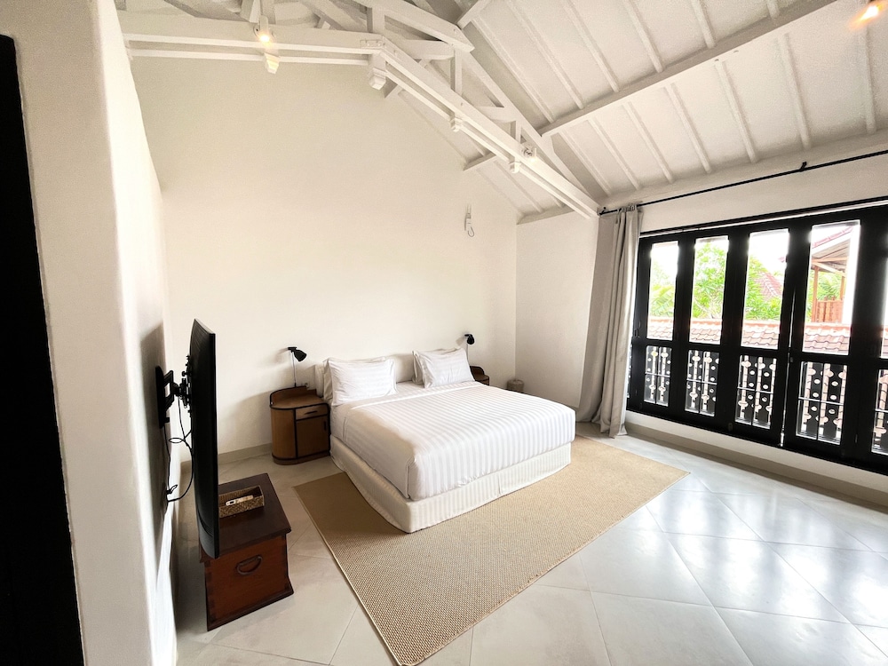 Lovely 2BR Villa Close to The Beach