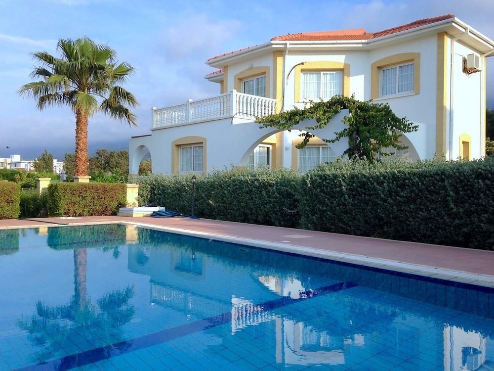 Villa Greenhill by Amy Villas