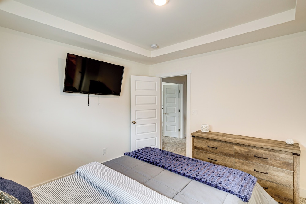 15 Mi to Dtwn Huntsville: Newly Built Home!
