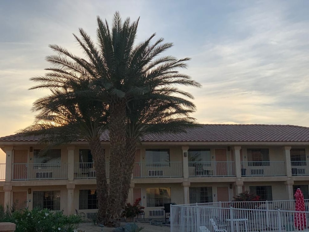 Calipatria Inn And Suites