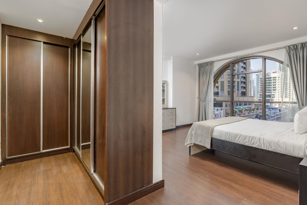 Lux BnB Duplex Casa Private Garden JBR