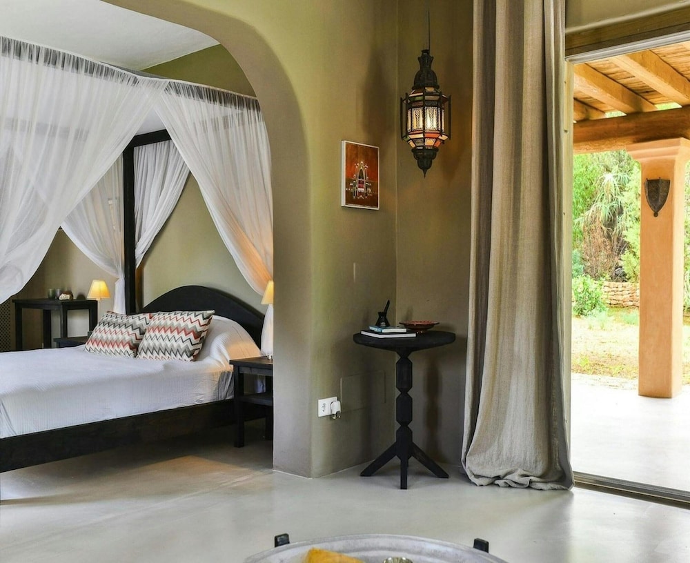 Holiday Home With Wooden-beamed Patio